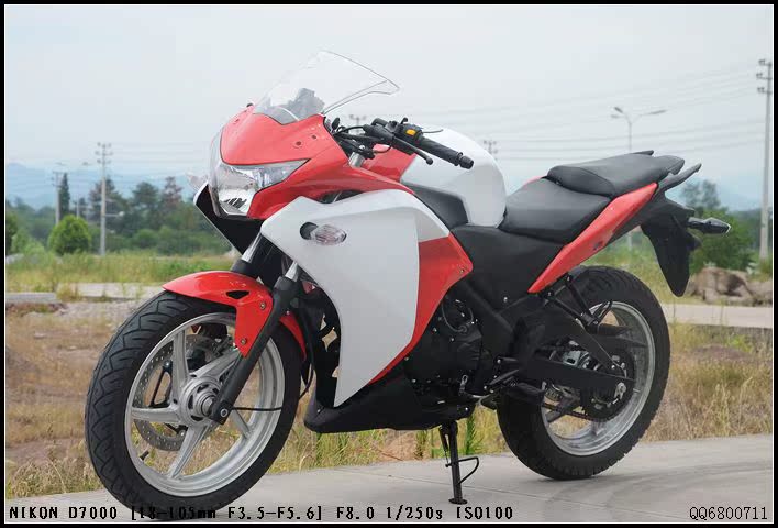 首家YCR款300CC鑫源水冷四气门动力摩托车