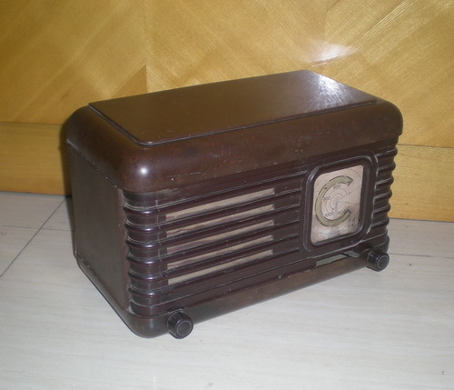 典古色的50年代经典小北京牌电子管收音机|一
