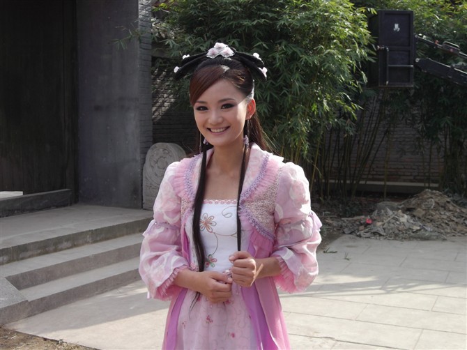 活佛济公2白雪粉色衣服 仿馨子粉色古装 特价350包邮