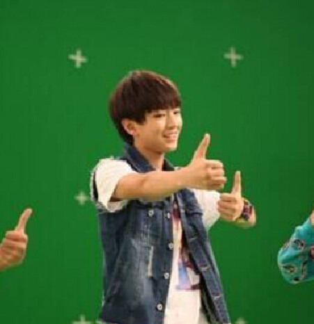 TF<em>家族</em>牛仔<em>马甲</em>TFBOYS雅客广告王源王俊凯