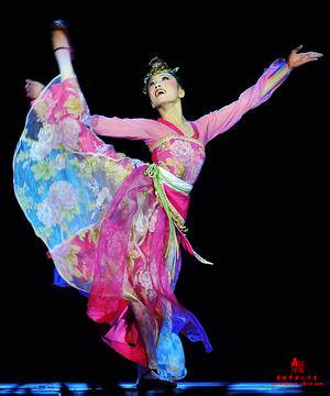 <em>桃李杯独舞</em>铜雀女/民族服装铜雀女/舞台服装铜