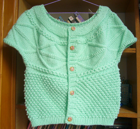 纯手工编织<em>女童</em>毛线短款<em>开衫</em>背心 <em>春秋</em>款 粉绿