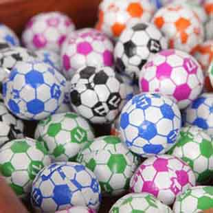 欧克 手工彩色足球巧克力 80后零食巧克力蛋 儿