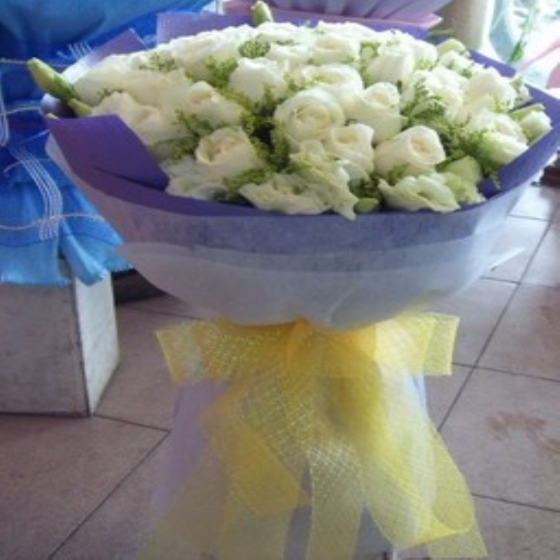 速递巢湖鲜花店六安订花亳州送花济源白玫瑰花