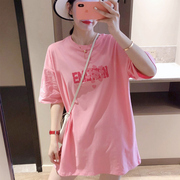 粉色短袖设计感小众，中长t恤女2024夏季纯棉，字母大版正肩上衣
