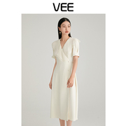 vee唯己女主角韩系职场，通勤荷叶大翻领，短袖长款连衣裙