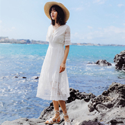 波西米亚气质名媛白色，蕾丝镂空v领连衣裙，中长款礼服海岛海边度假