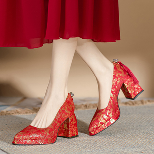 高级感中式红色高跟鞋女粗跟龙凤，褂秀禾婚鞋新娘，鞋尖头防水台单鞋