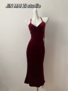 酒渍丝绒连衣裙优雅性感，裙子法式秋冬红色，长裙吊带裙女