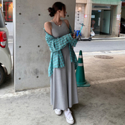 灰色背心连衣裙女韩国东大门2023复古设计感长裙气质收腰裙子