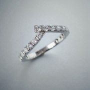 钻石排戒钻戒S925纯银人字碎钻石戒指女细尾戒指银色时尚叠戴