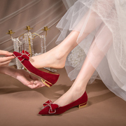 结婚鞋子酒红色秀禾服敬酒低跟婚鞋新娘鞋秀禾婚纱两用粗跟不累脚