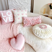 法式花朵抱枕粉色毛绒，少女心客厅沙发爱心，靠垫床头可爱靠枕套
