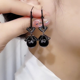 高贵气质时尚黑色珍珠耳环2022年潮复古时尚网红耳饰耳扣