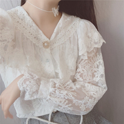 韩国春装宫廷复古气质荷叶，边少女喇叭袖刺绣花蕾丝衫长袖衬衫