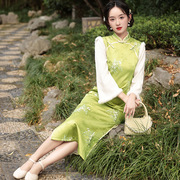 新中式国风改良版旗袍绿色复古连衣裙拼接修身毛呢长款刺绣旗袍