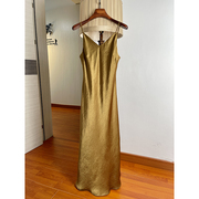 鎏金色醋酸吊带裙长款 时髦洋气肌理感褶皱V领高腰显瘦连衣裙垂感