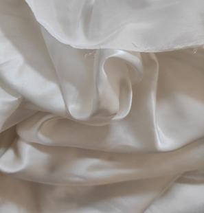 奶白色宽幅1.4米缎面真丝面料 丝棉缎桑蚕丝面料 柔软细腻丝绸缎