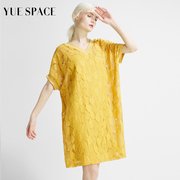 悦空间黄色蕾丝套头衫女士，宽松中长款镂空时尚，短袖t恤衫春夏装v领
