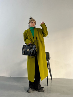 2023气质韩版高级设计感法式复古中长款绿色毛呢大衣外套女冬