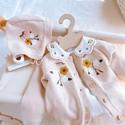 两个月女宝宝春秋针织开衫洋气，绣花毛衣带(毛衣带，)帽小婴儿甜美公主棉外套
