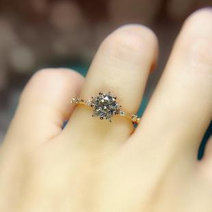 美国莫桑石S925纯银六爪钻戒女1克拉玫瑰金花朵仙气甜美蕾丝戒指