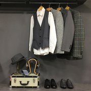 现代轻奢样板房衣帽间，衣服道具摆件男士，西装衬衫皮鞋收纳盒组合