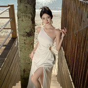 三亚海边度假连衣裙2024夏白色(夏白色，)斜肩吊带，开叉气质修身显瘦长裙