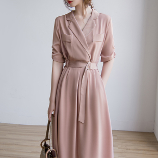 高级感粉色西装领连衣裙女夏季冷淡风设计感小众，别致收腰显瘦长裙