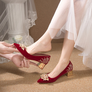 中式秀禾鞋刺绣主婚鞋，红色粗跟敬酒新娘鞋孕妇，可穿高跟鞋女不累脚