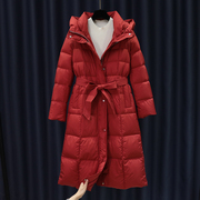 欧洲站时尚红色连帽羽绒服，女冬季中长款加厚保暖外套