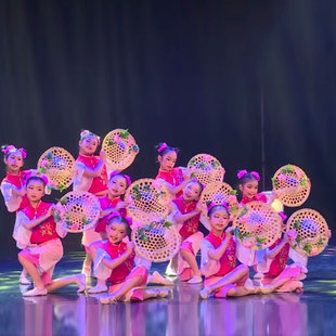 喜雨幼儿舞蹈演出服少儿群舞，中国风民族舞斗笠，道具民间舞蹈桃怀李