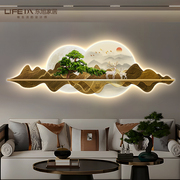 新中式客厅装饰画现代轻奢灯画迎客松壁画沙发，背景墙挂画壁灯