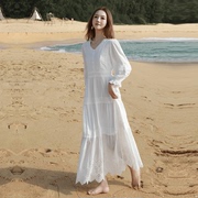 白色v领蕾丝连衣裙长款长袖波西米亚，长裙三亚海边度假沙滩裙超仙