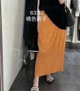 韩版时尚洋气压褶松紧腰后开叉半身裙女2023夏季橘色褶皱长裙