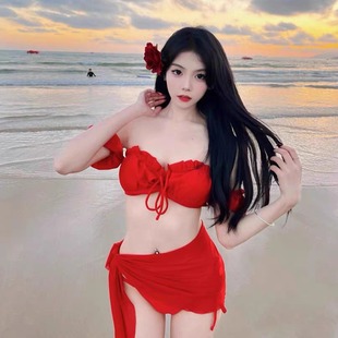 红色比基尼带纱裙三件套泳衣海边沙滩，度假游泳装，纯欲甜辣性感时尚