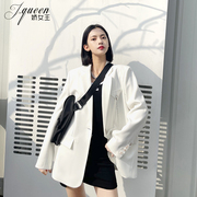 白色西装外套女高级设计感小众2024春季中长款气质，炸街小西服