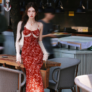 AZure法式复古红色吊带裙夏季碎花连衣裙收腰显瘦气质显白长裙女