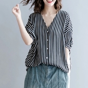 文艺范显瘦v领竖条纹短袖衬衫女夏季韩版大码，宽松蝙蝠袖上衣减龄