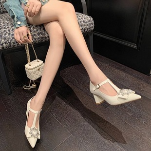 白色玛丽珍鞋2023尖头粗跟t型带水钻，扣高跟鞋法式气质单鞋女