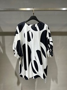 轻奢高端黑白撞色奶牛，印花100斜纹绸真丝，上衣蝙蝠灯笼袖系带t恤