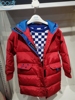 班吉鹿童装品牌处理男童，红色拼色蓝色，中长款连帽羽绒服外套