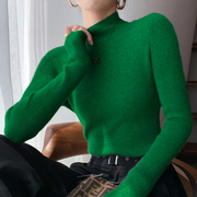 秋冬季半高领绿色内搭针织衫，女薄款打底毛衣，软糯洋气百搭上衣
