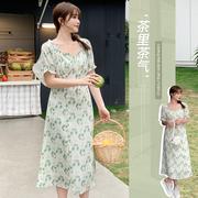 大码碎花连衣裙女2024春夏露肩收腰显瘦气质法式胖mm中长裙子