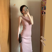 法式茶歇粉色连衣裙夏季2023年女收腰纯欲风气质针织吊带裙