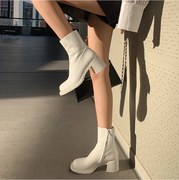 漆皮马丁靴女2021年秋季复古白色靴子粗跟玛丽珍大头厚底短靴
