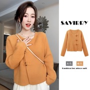 新中式盘扣毛针织衫女款今年流行的漂亮外套，橘黄色毛衣打底衫上衣