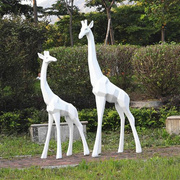 户外块面长颈鹿摆件玻璃钢园林，景观雕塑庭院，商场售楼处美陈装饰品