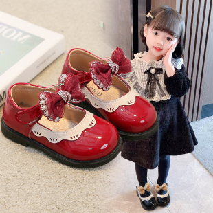 女童鞋公主鞋软底2024春秋季宝宝单鞋珍珠花边儿童红色小皮鞋