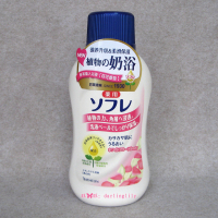 日本巴斯克林，舒芙蕾奶浴自然花香，百花香入浴液720ml